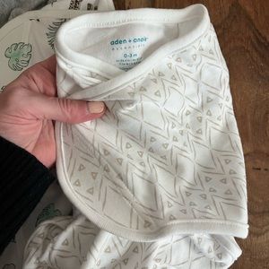 Aden + Anais essential velcro wrap swaddle pack of three - EUC 0-3 months